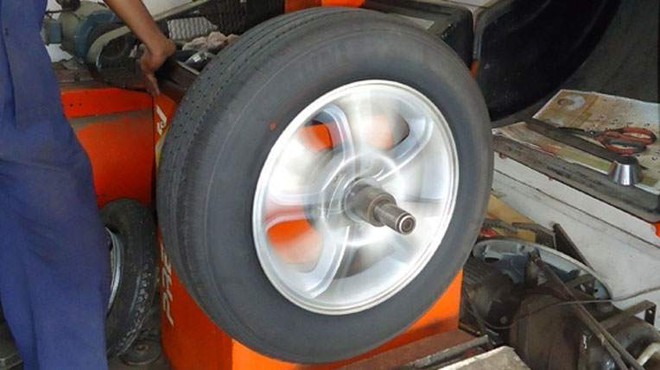 Kiểm tra độ cân bằng của lốp
