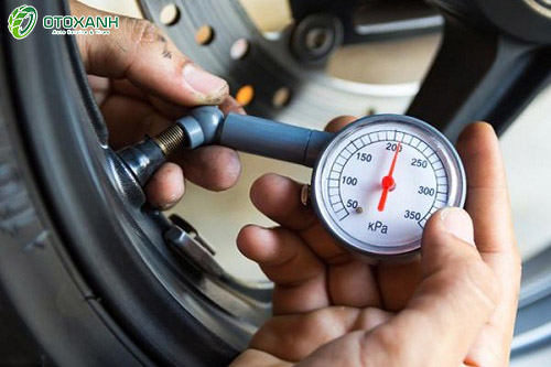 Bơm lốp ô tô chuẩn áp suất bạn nhất định phải biết